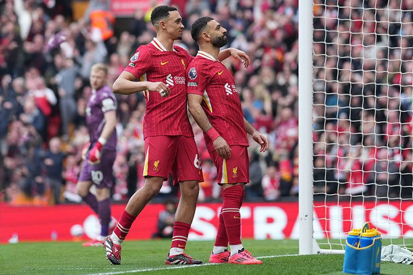 Fans Liverpool Ejek Trent, Salah Pasang Badan: Kasar, Harusnya Tidak Seperti Ini